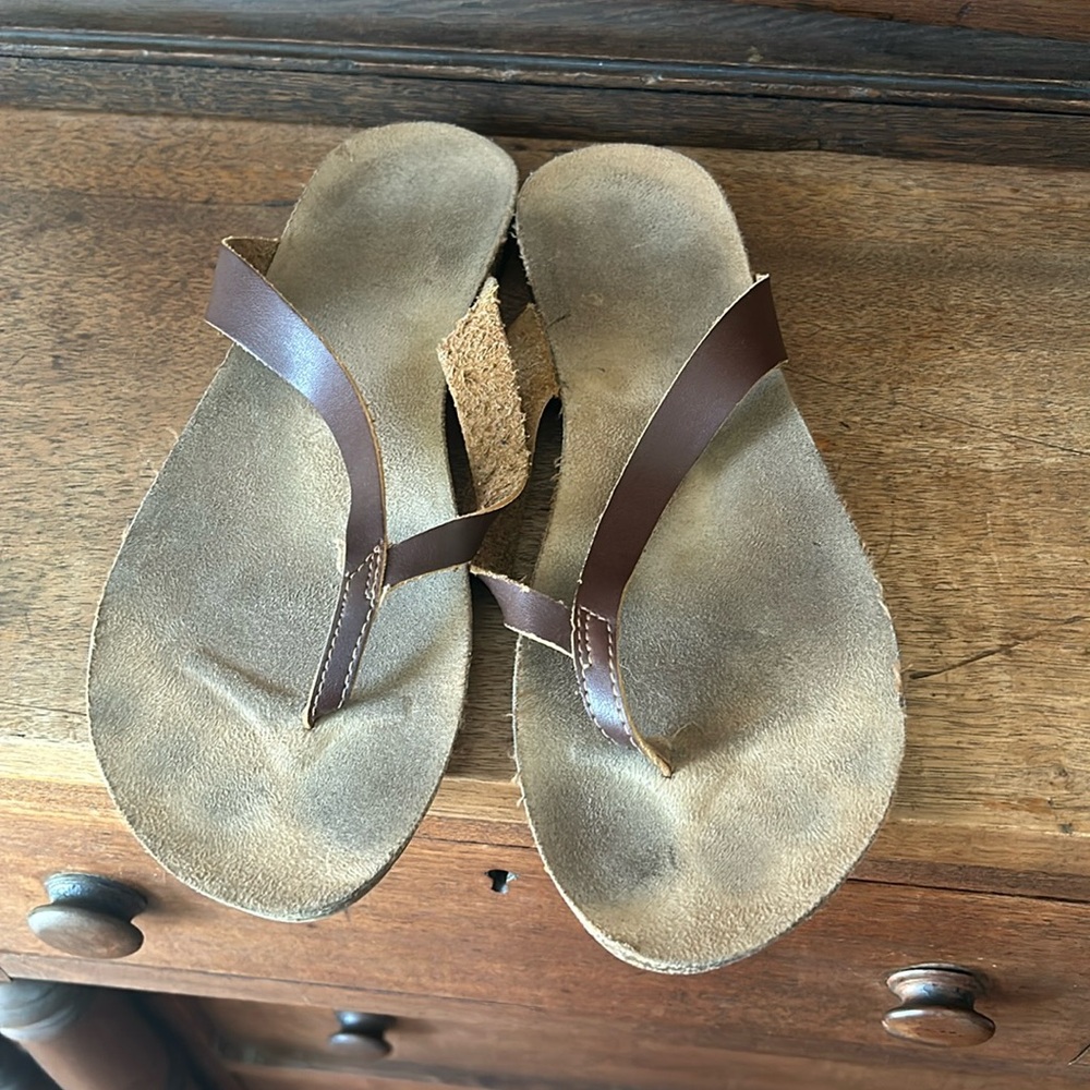Esprit Flip Flops